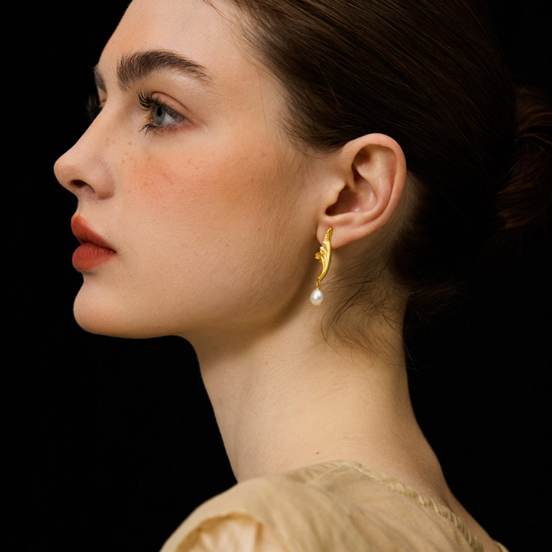 Acanthus-Leaf-With-Pearl-Earrings_2