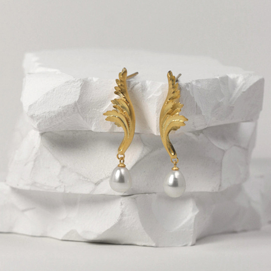 Acanthus-Leaf-With-Pearl-Earrings_3