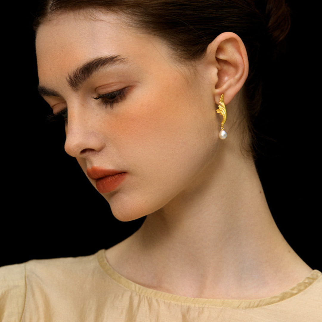 Acanthus-Leaf-With-Pearl-Earrings_7