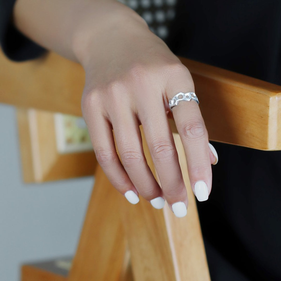 Adjustable-Ring-With-3D-Pattern-By-Yonandole_4