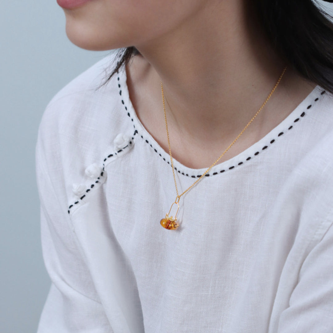 Amber-Teapot-Pendant-By-Yonandole_3