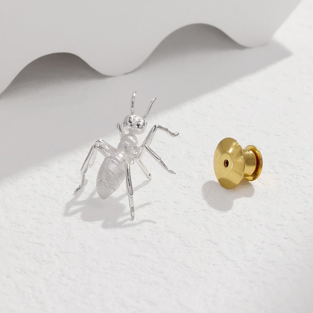 Ant-Brooch-By-Yonandole_1