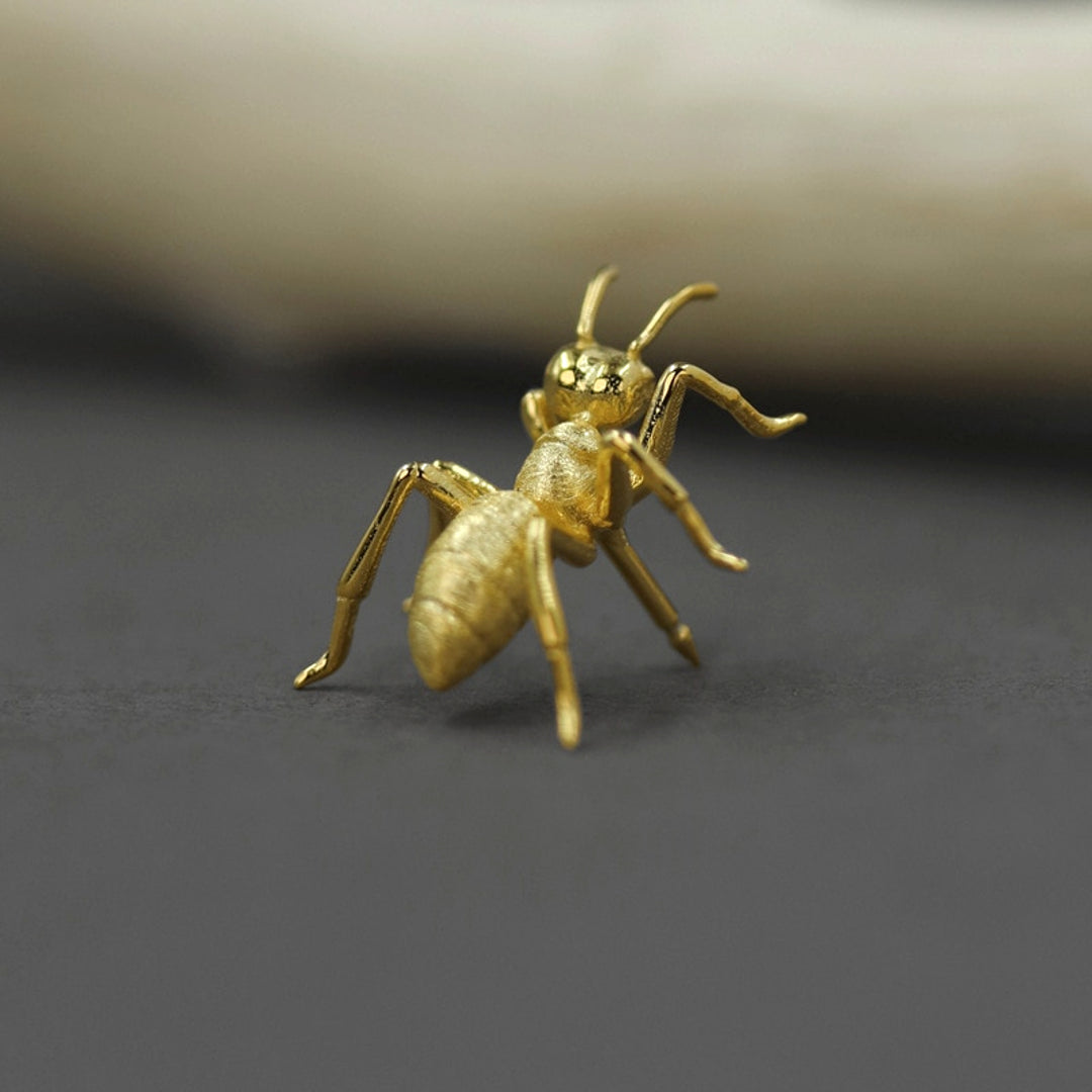 Ant-Brooch-By-Yonandole_10