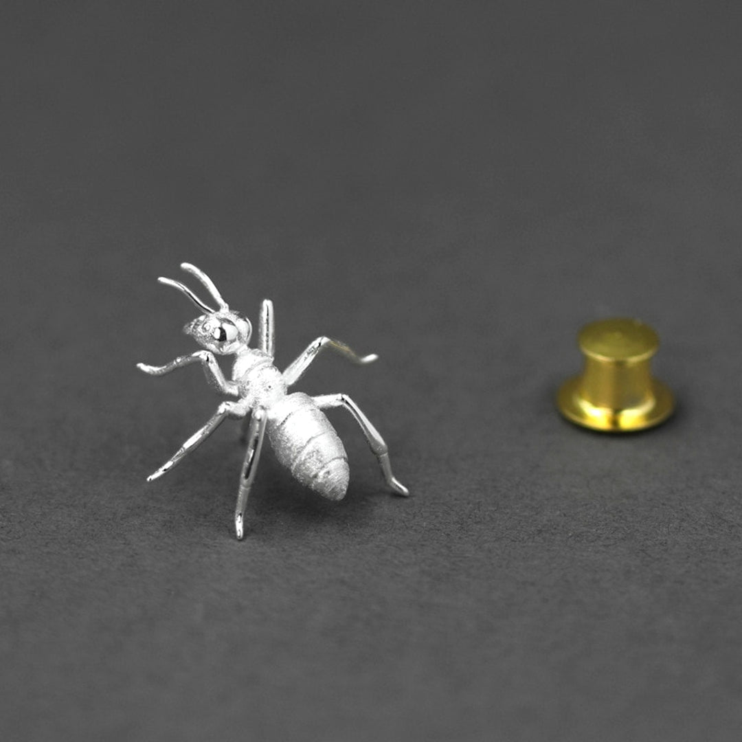 Ant-Brooch-By-Yonandole_11