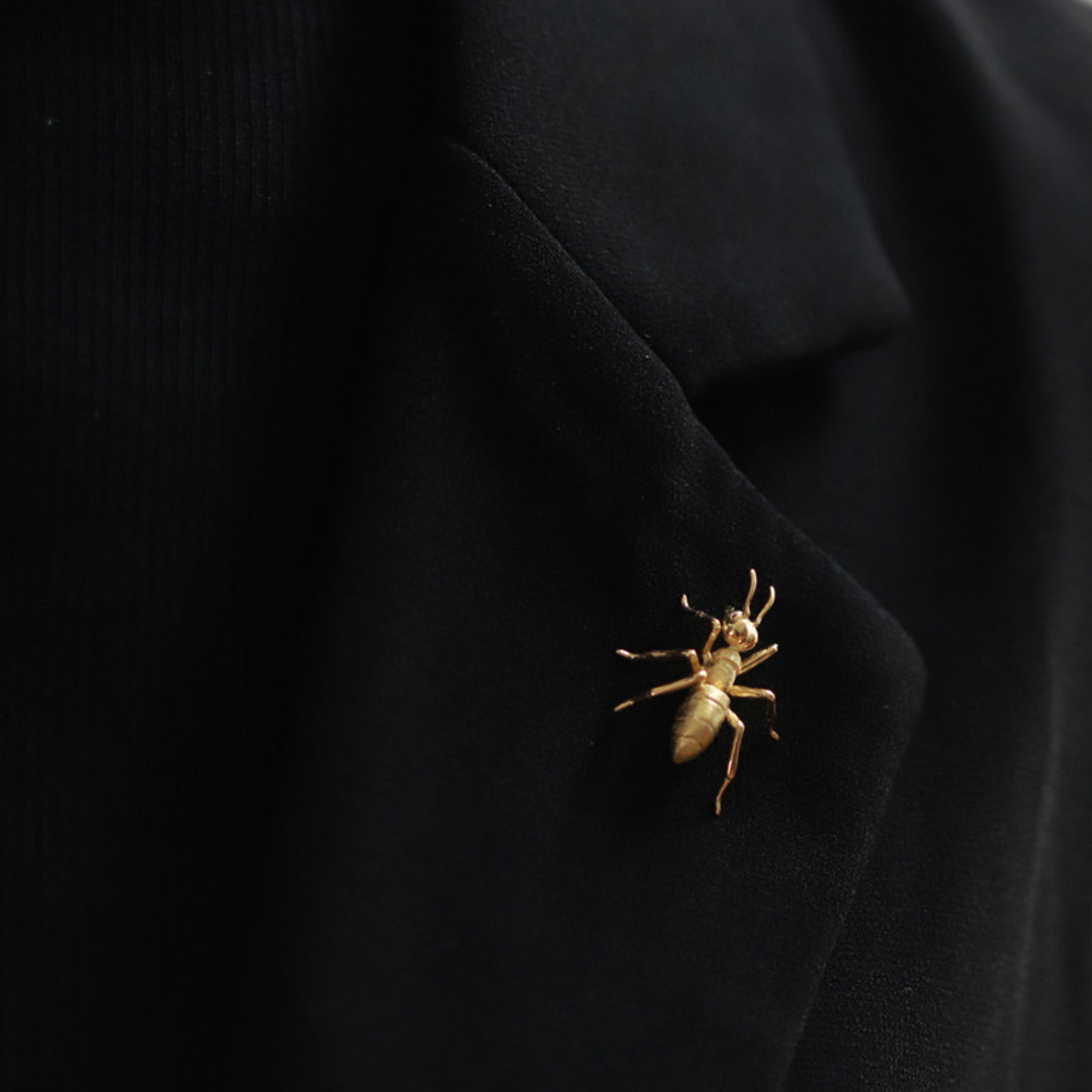 Ant-Brooch-By-Yonandole_5