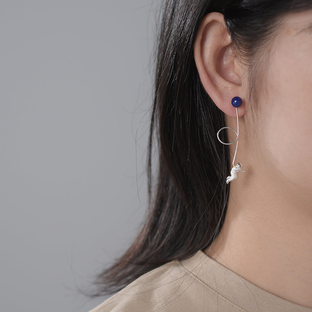 Astronaut-Earrings-By-Yonandole_1