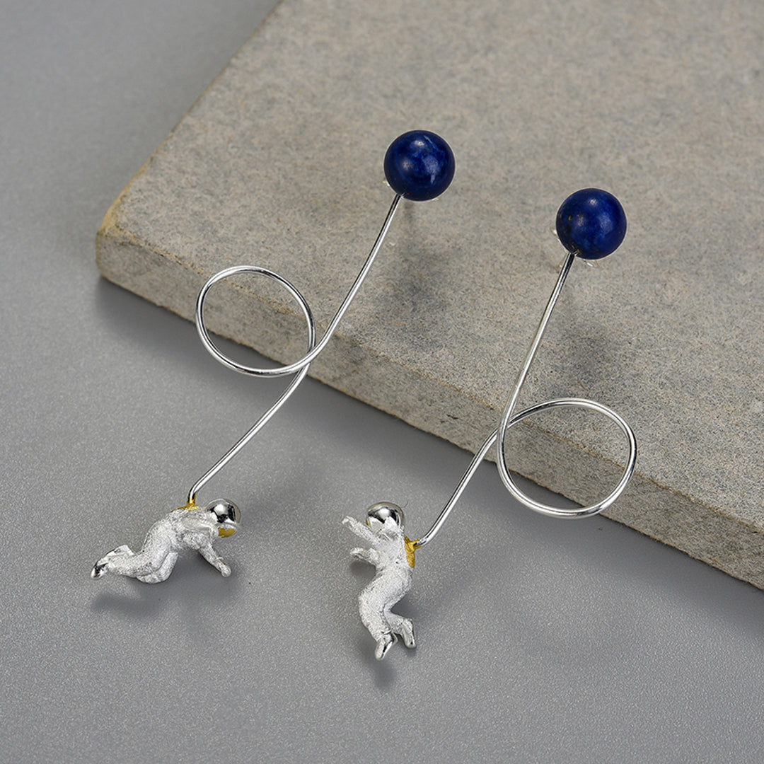 Astronaut-Earrings-By-Yonandole_3