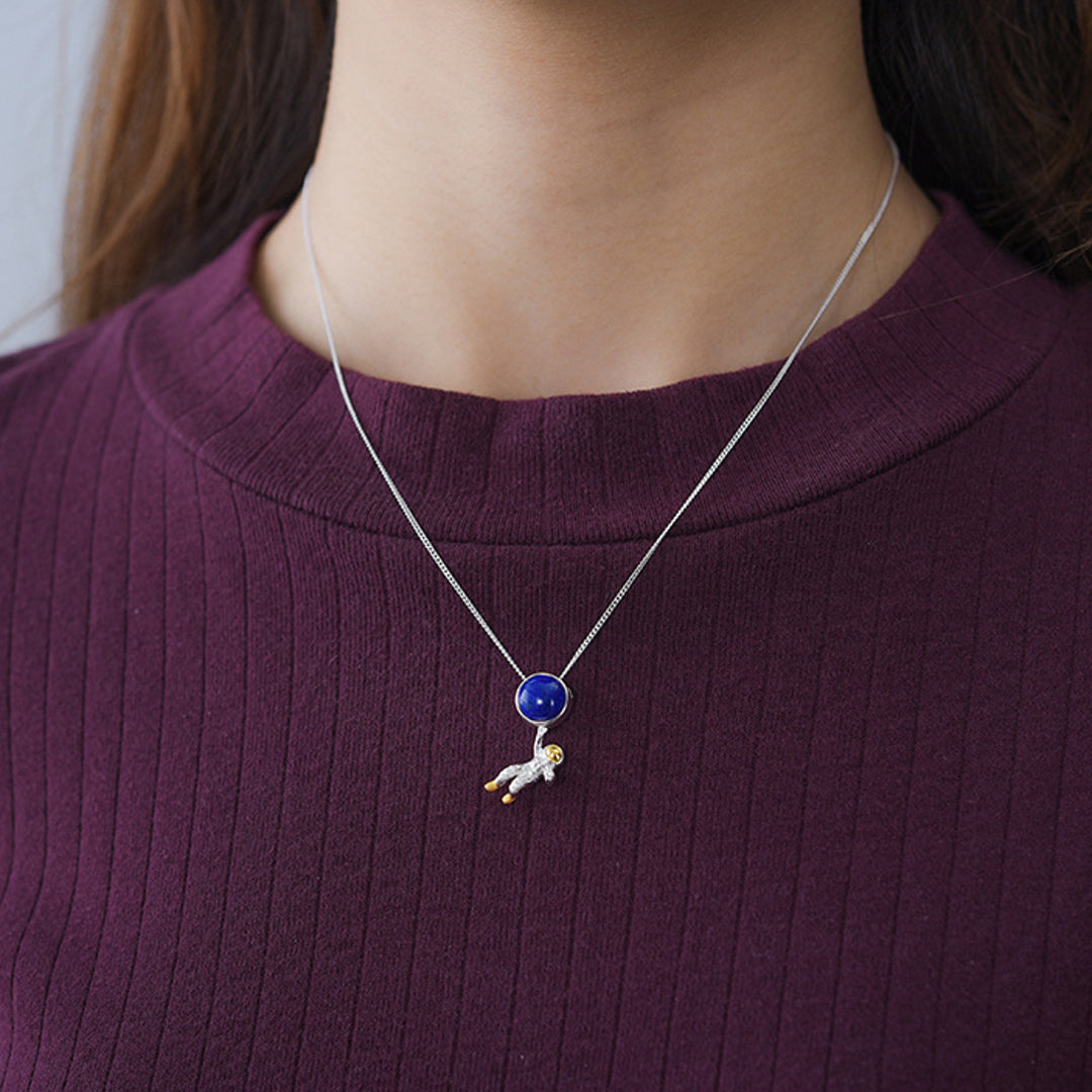 Astronaut-Pendant-By-Yonandole_3