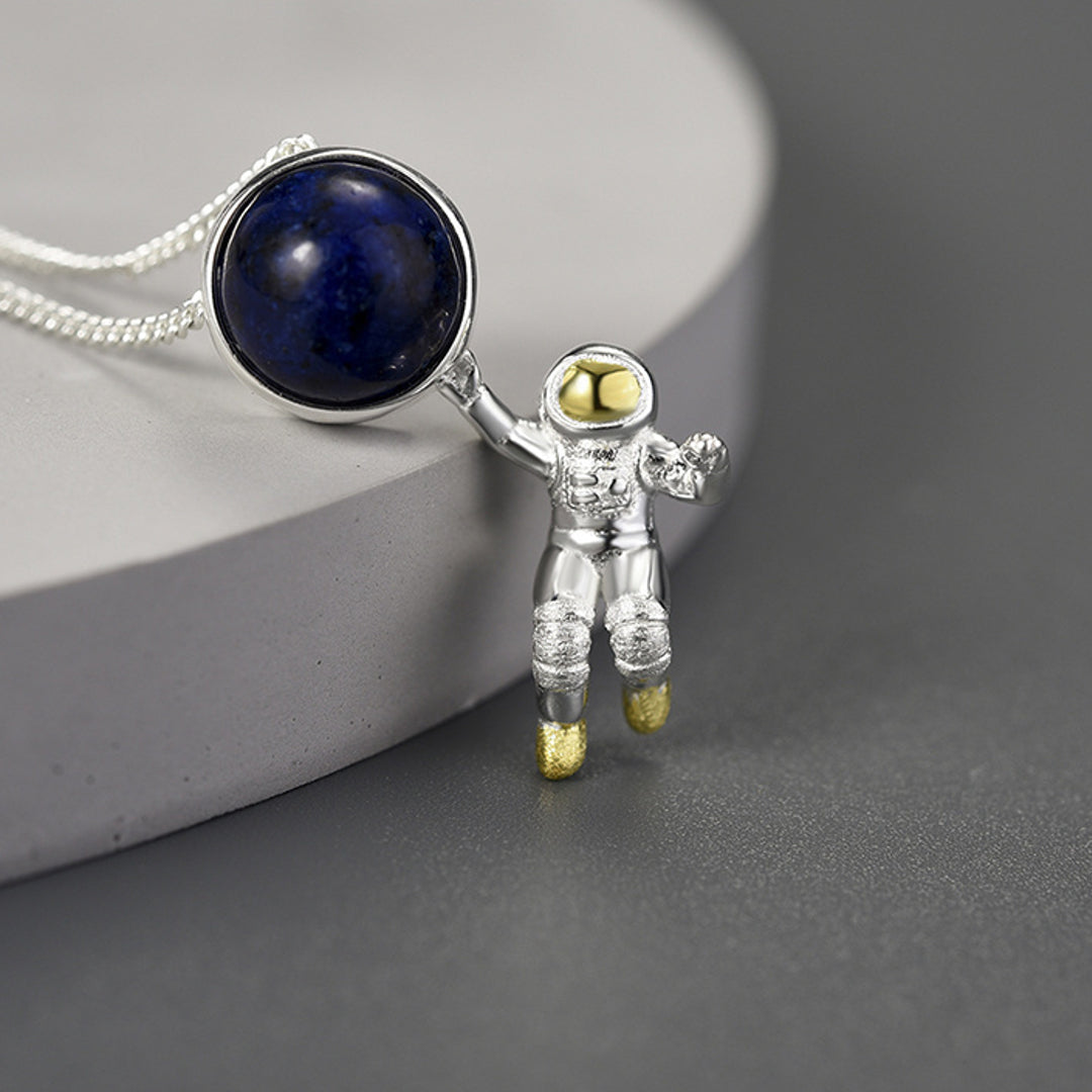 Astronaut-Pendant-By-Yonandole_4
