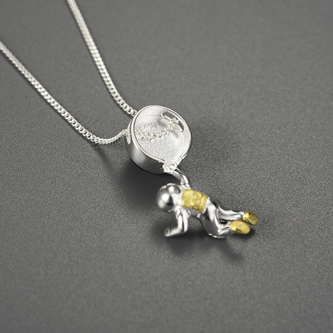 Astronaut-Pendant-By-Yonandole_6