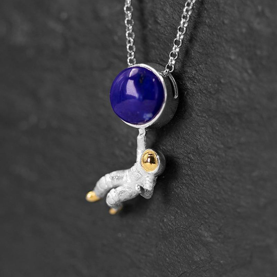 Astronaut-Pendant-By-Yonandole_7