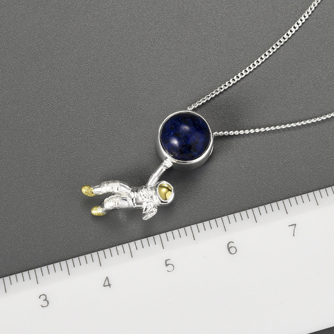 Astronaut-Pendant-By-Yonandole_9