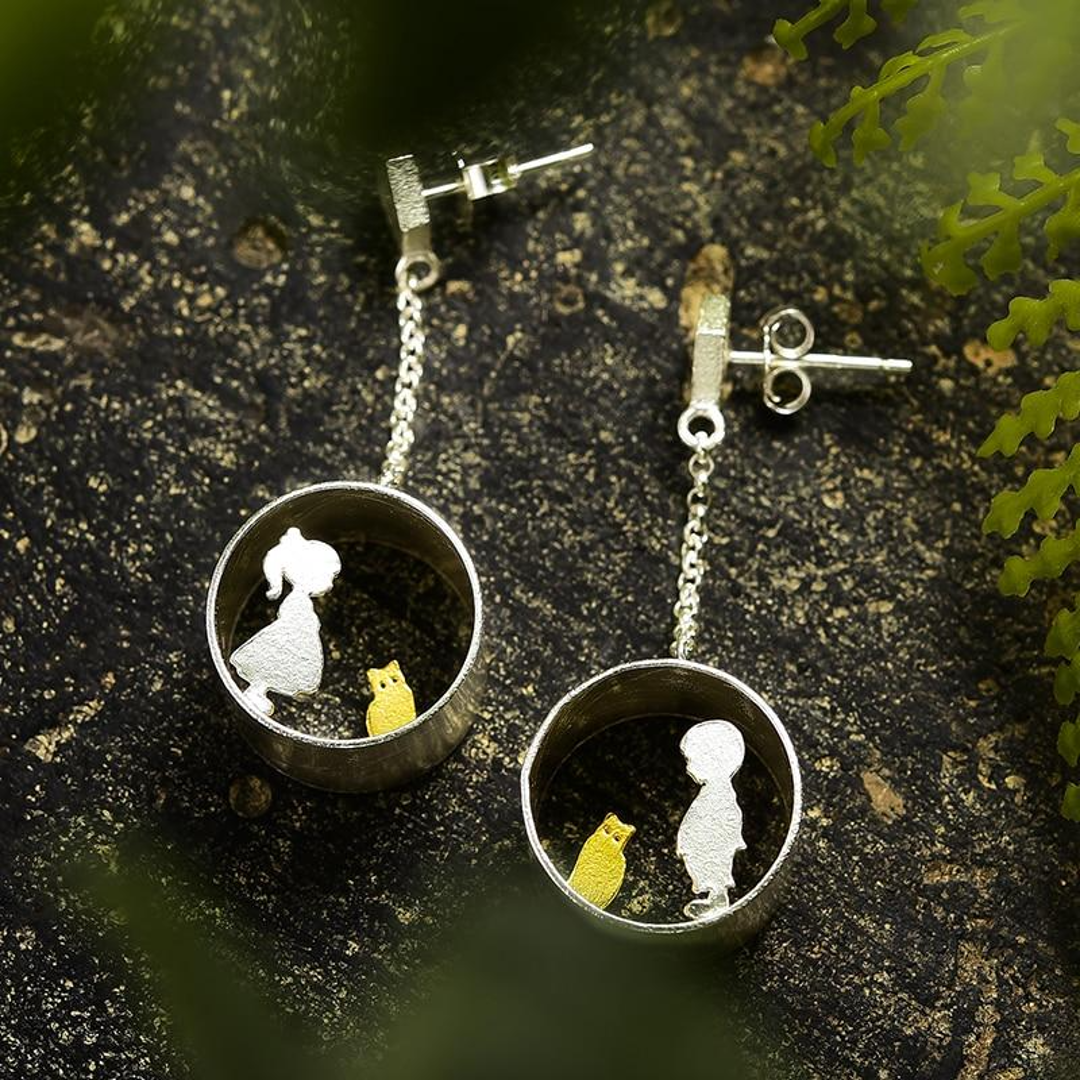 Asymmetric-Dangle-Earrings-With-Cylindrical-Pendant-By-Yonandole_5