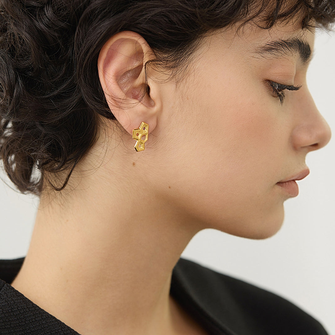 Asymmetrical-Earrings-With-3D-Pattern-By-Yonandole_18