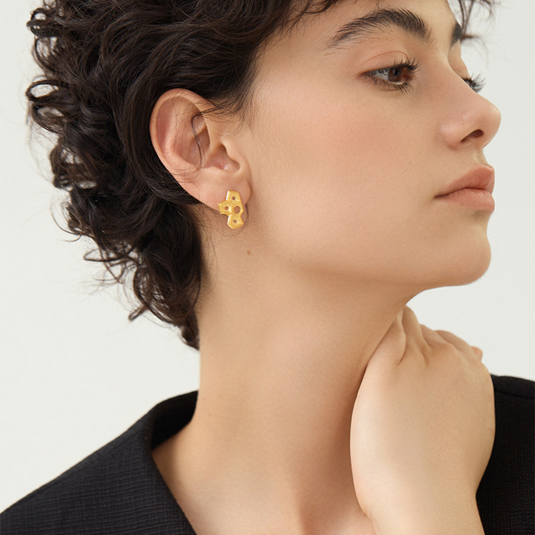Asymmetrical-Earrings-With-3D-Pattern-By-Yonandole_4
