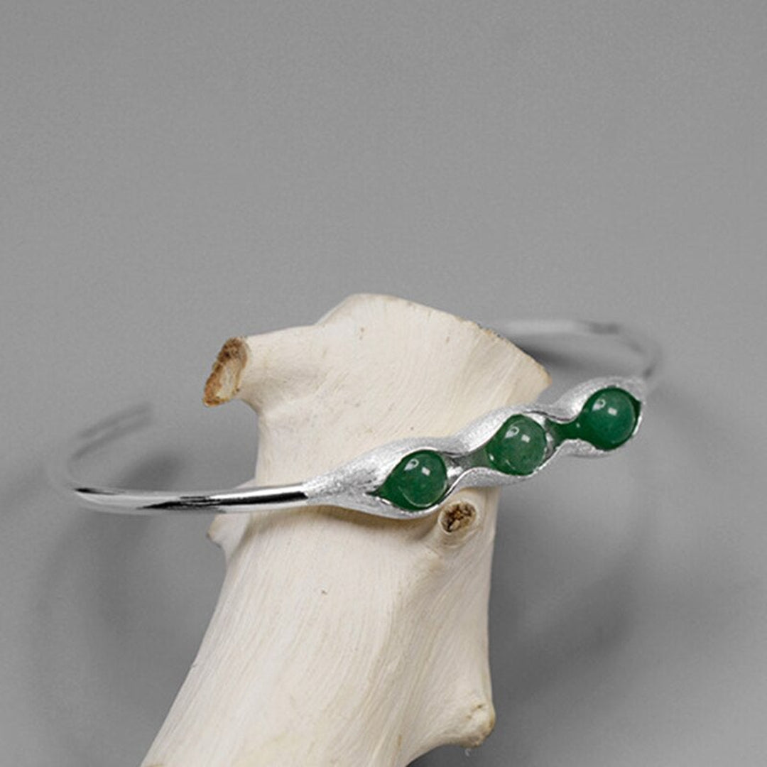 Bangle-With-Pea-Pod-Design-By-Yonandole_4