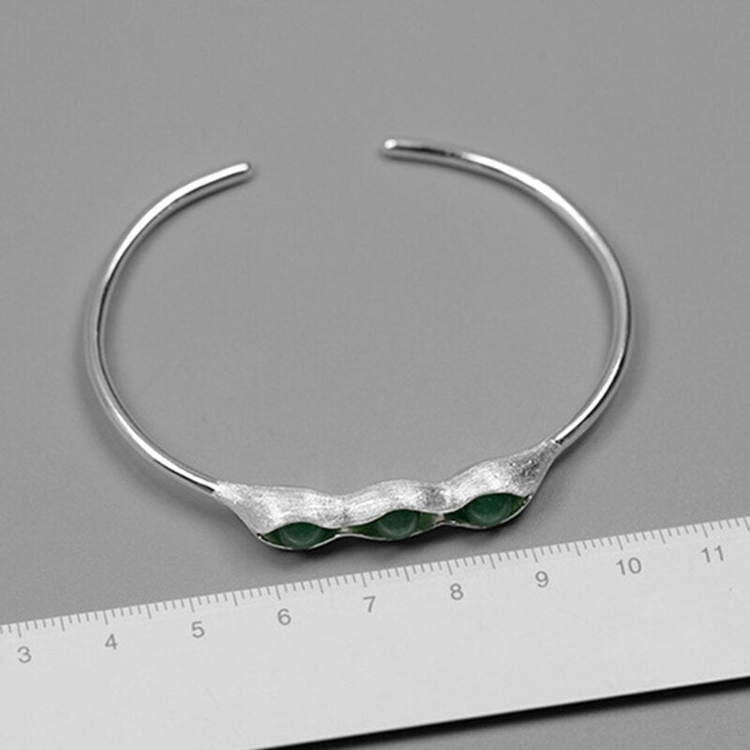 Bangle-With-Pea-Pod-Design-By-Yonandole_5