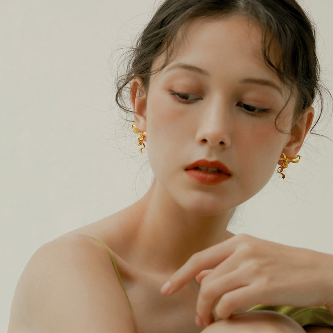 Bow-Earrings-By-Yonandole_8