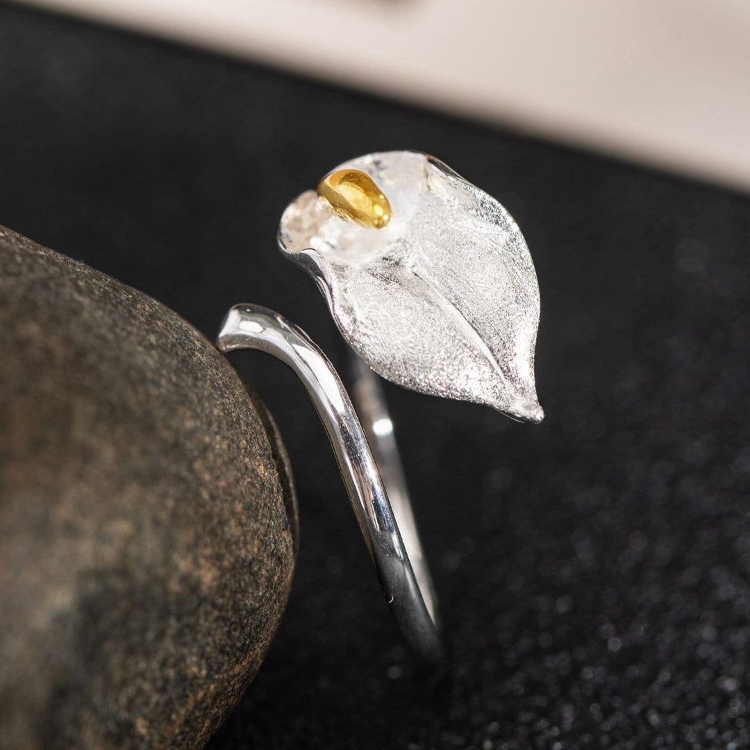 Calla-Lily-Ring-By-Yonandole_4b