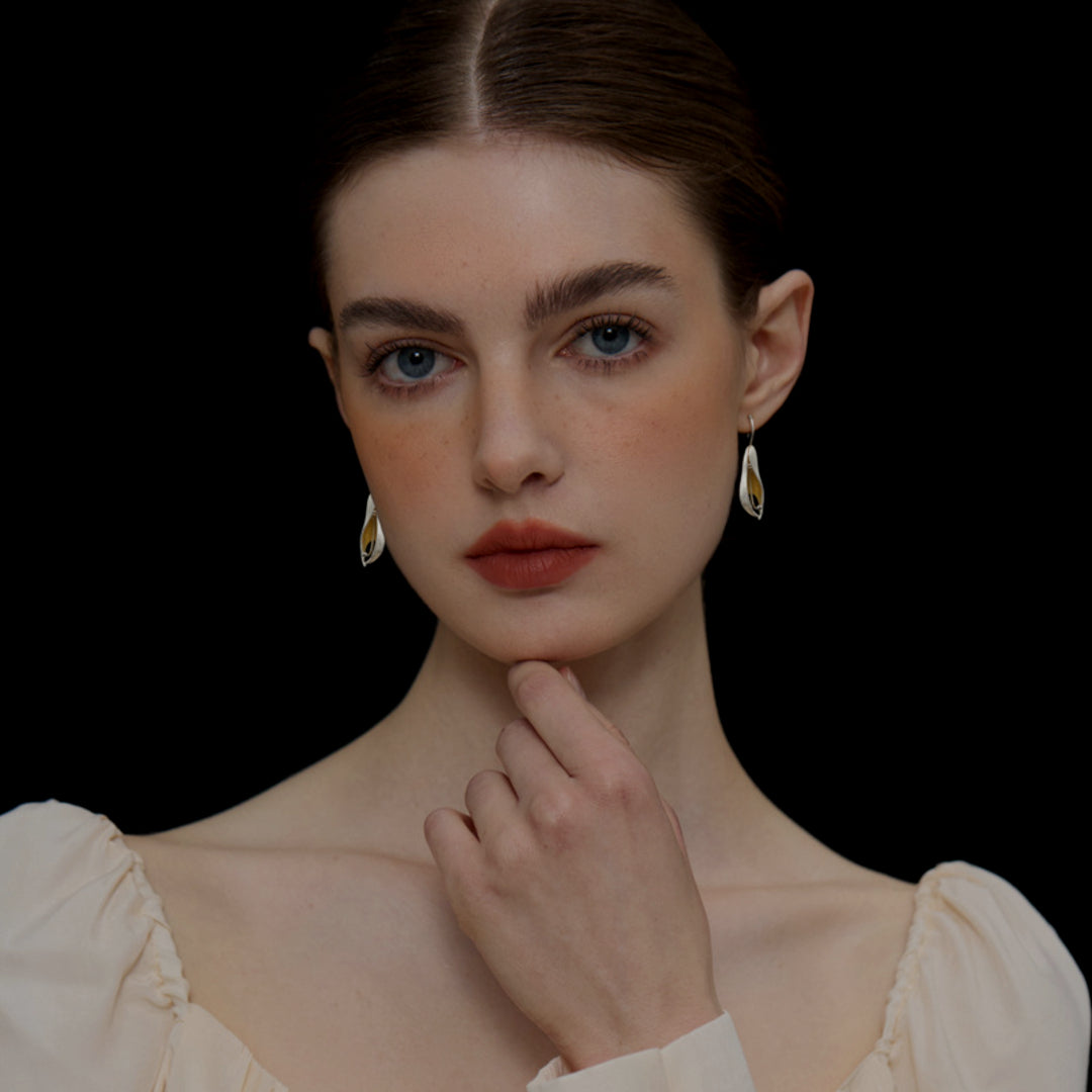 Capsule-Earrings-By-Yonandole_4