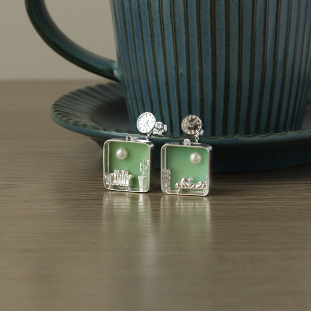 Cat-At-Home-Earrings-By-Yonandole_10b