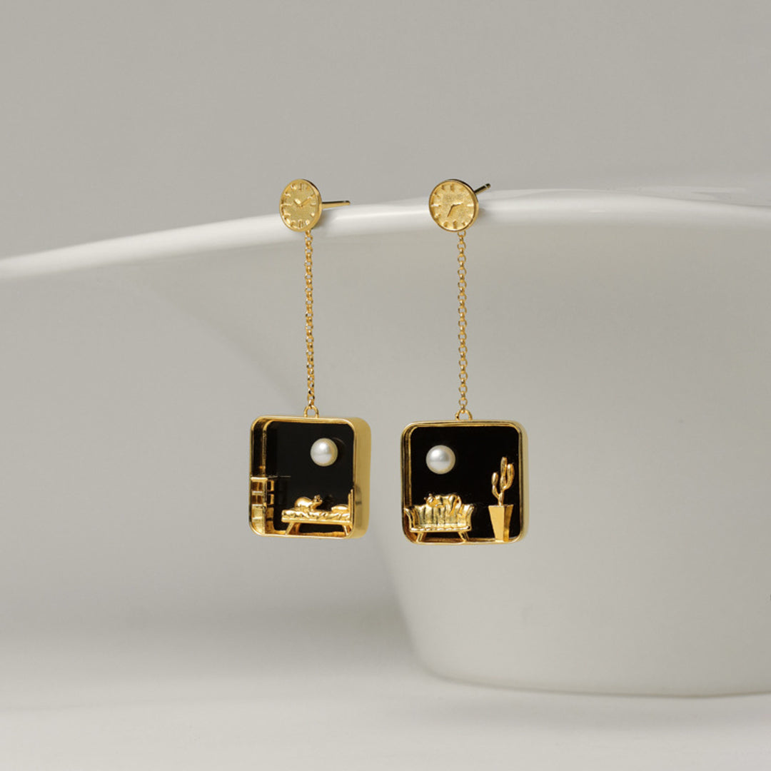 Cat-At-Home-Earrings-By-Yonandole_7b