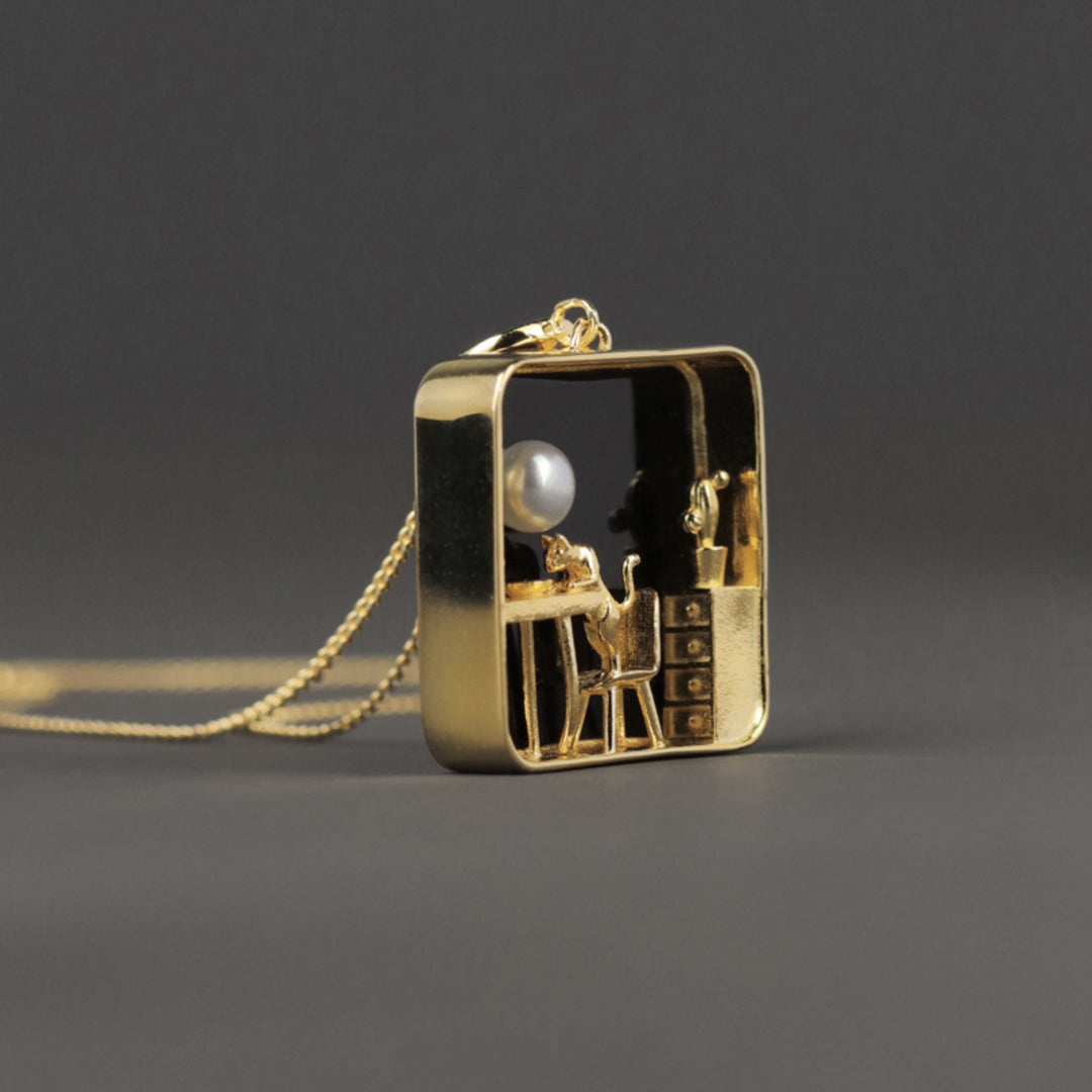 Cat-At-Home-Pendant-By-Yonandole_9c