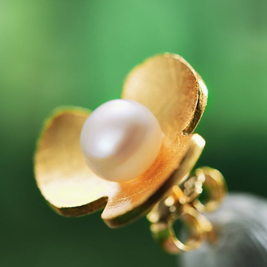 Clover-Earrings-With-Freshwater-Pearl-By-Yonandole_12