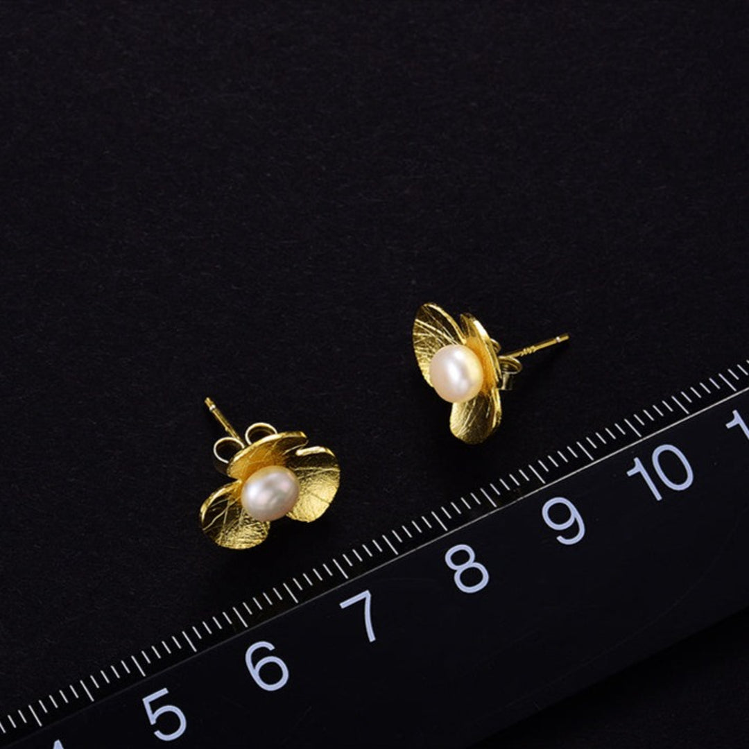 Clover-Earrings-With-Freshwater-Pearl-By-Yonandole_13