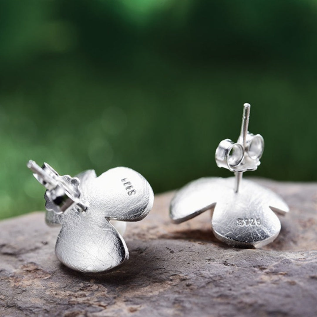 Clover-Earrings-With-Freshwater-Pearl-By-Yonandole_2