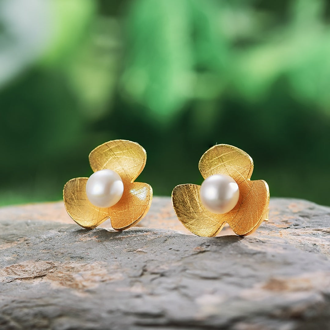 Clover-Earrings-With-Freshwater-Pearl-By-Yonandole_5