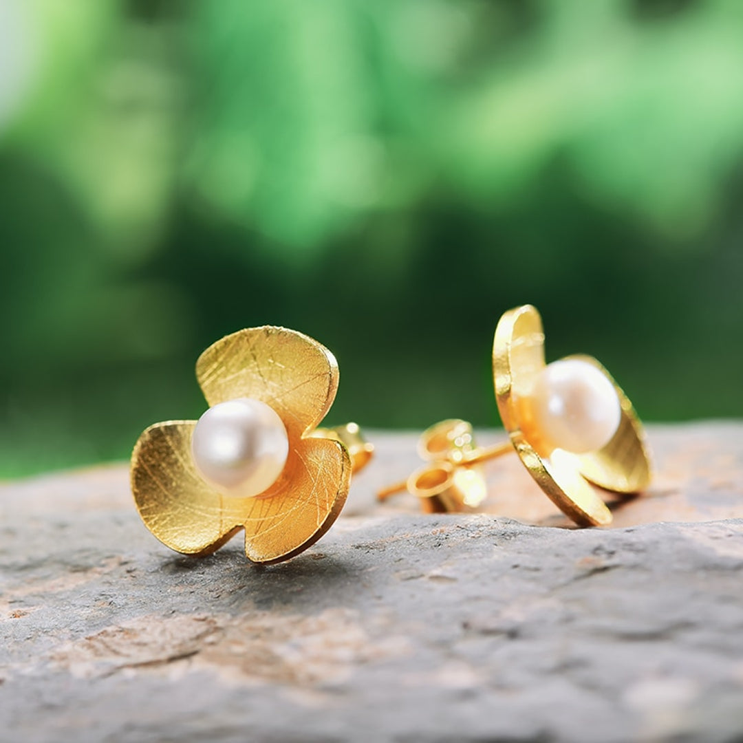 Clover-Earrings-With-Freshwater-Pearl-By-Yonandole_6