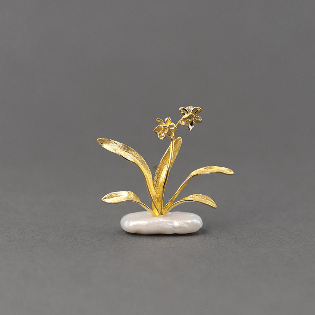 Daffodil-Brooch-With-Baroque-Pearl-By-Yonandole_1