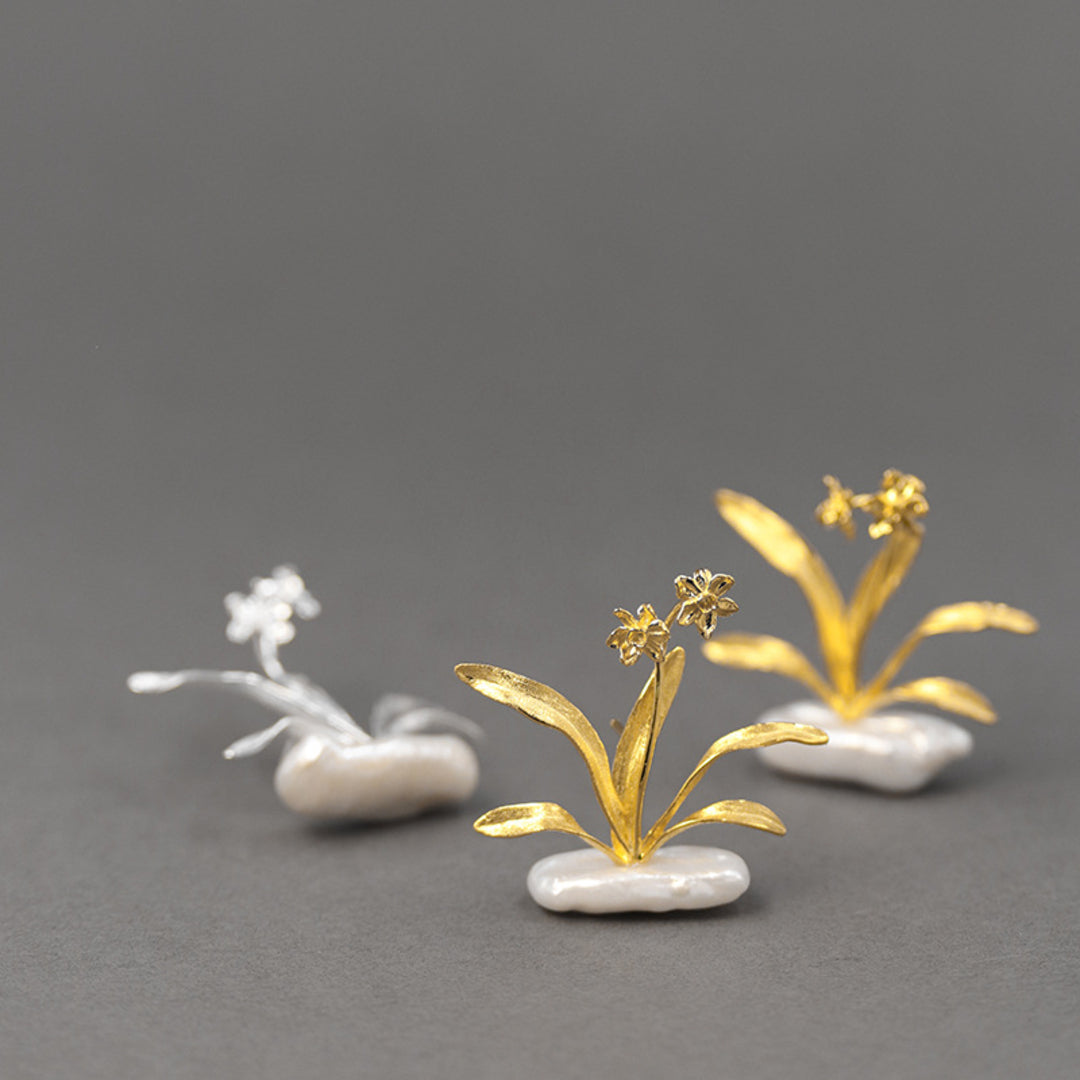 Daffodil-Brooch-With-Baroque-Pearl-By-Yonandole_10