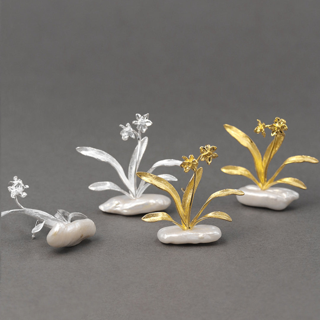 Daffodil-Brooch-With-Baroque-Pearl-By-Yonandole_5