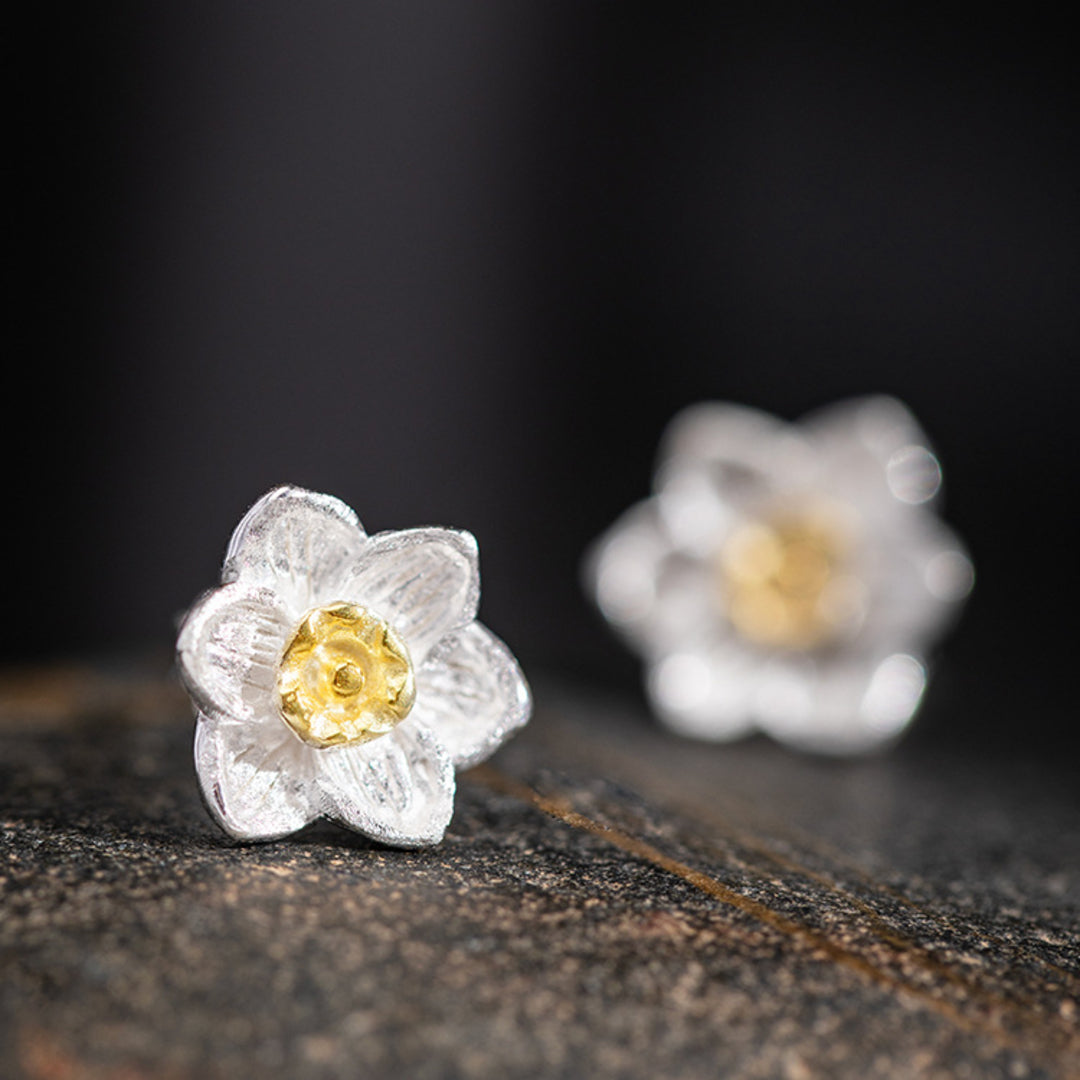 Daffodil-Stud-Earrings-By-Yonandole_7