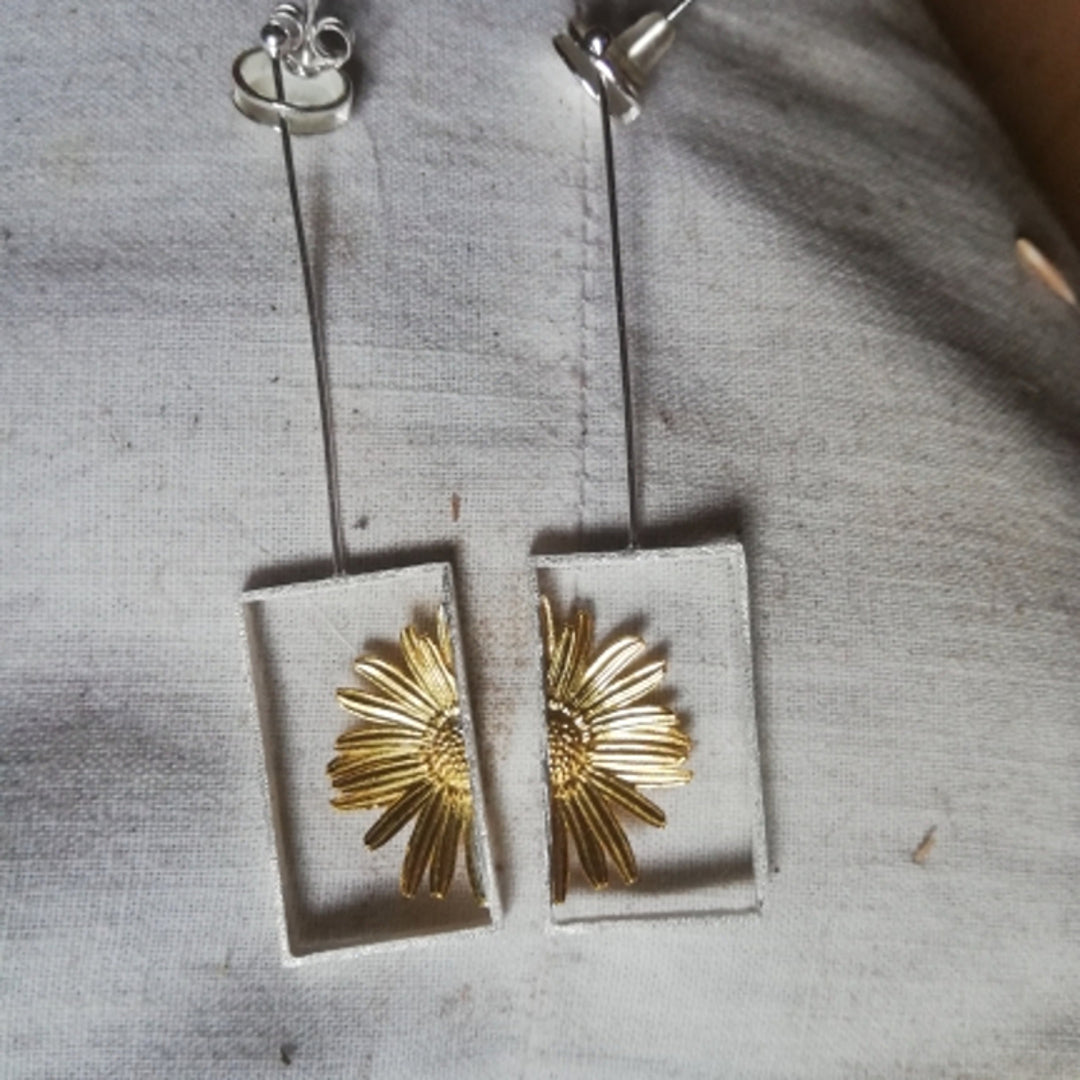 Daisy-Dangle-Earrings-By-Yonandole_8
