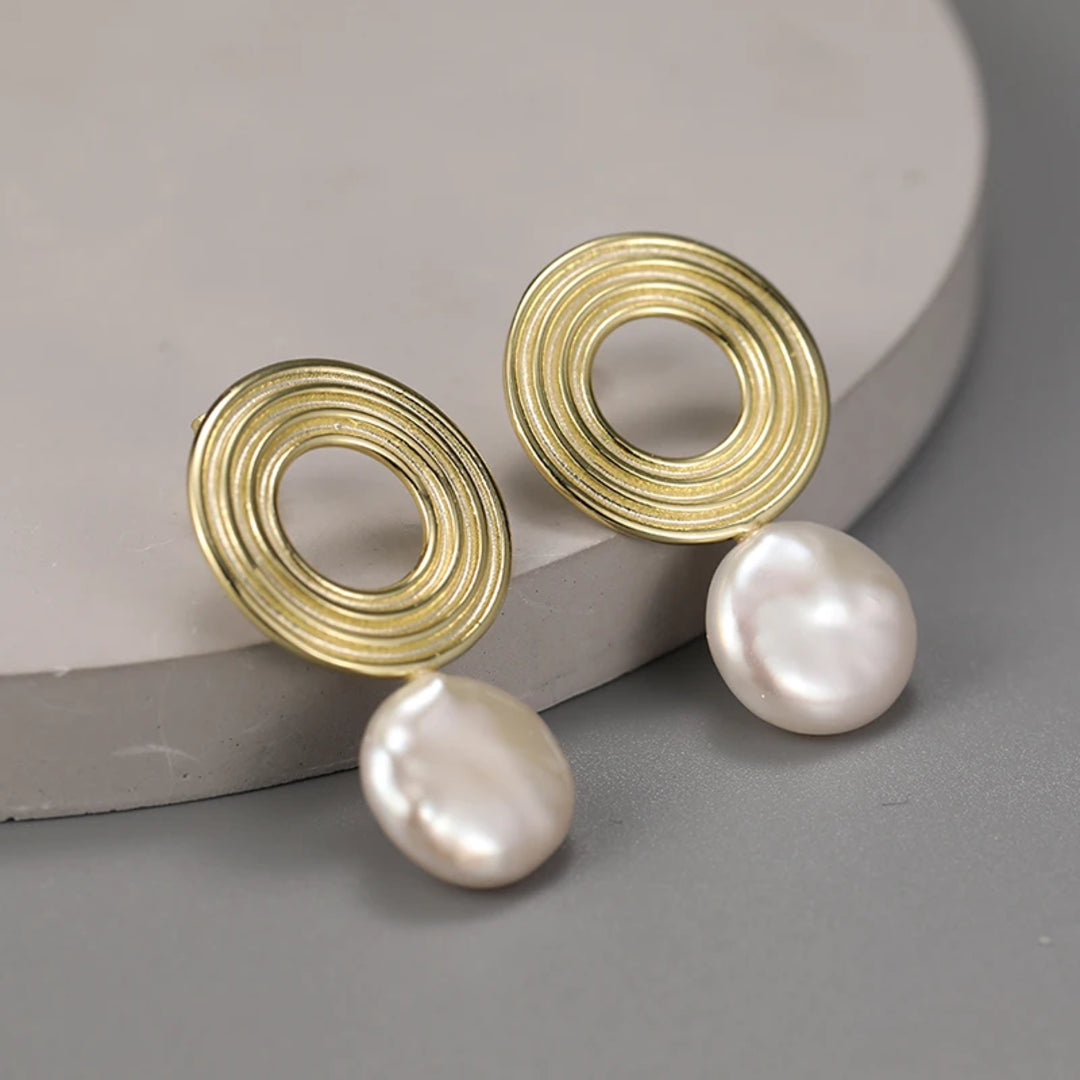 Earrings-With-Circle-And-Flat-Baroque-Pearl-By-Yonandole_5