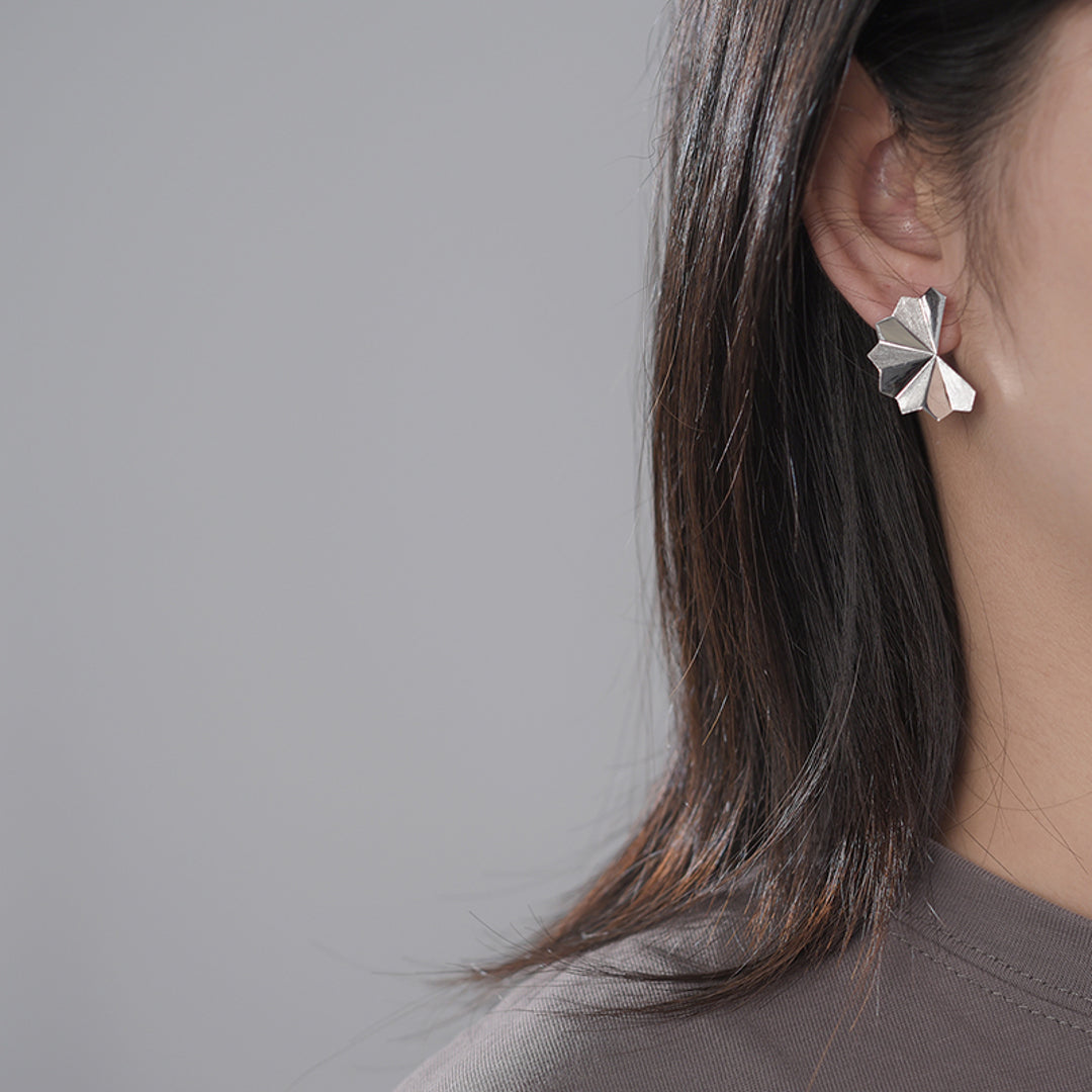 Earrings-With-Fold-Pattern-By-Yonandole_5
