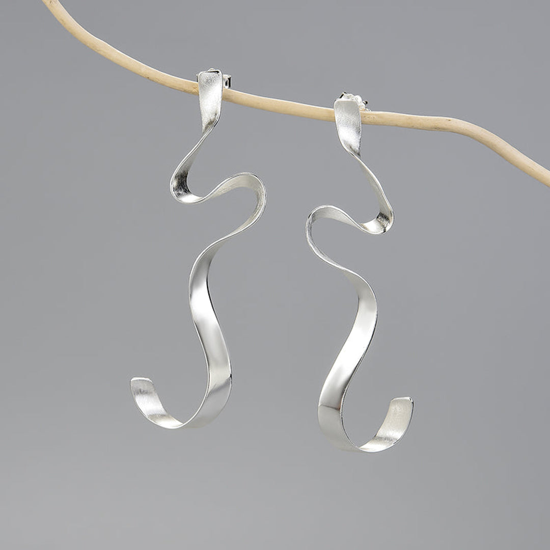 Earrings-With-Wavy-Ribbon-By-Yonandole_3