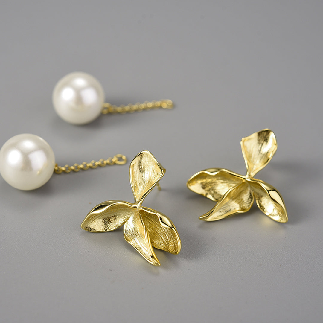 Flower-Earrings-With-White-Shell-Pearl-By-Yonandole_5