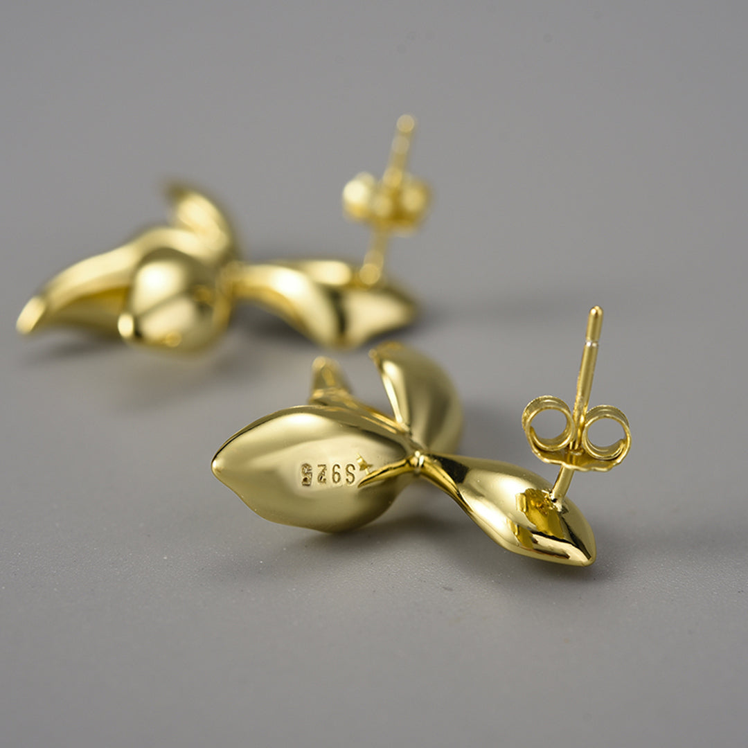 Flower-Earrings-With-White-Shell-Pearl-By-Yonandole_6