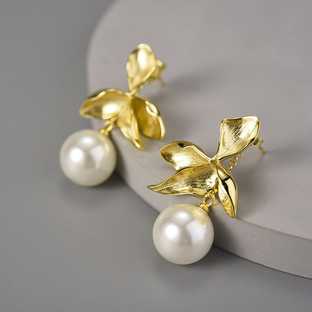 Flower-Earrings-With-White-Shell-Pearl-By-Yonandole_7