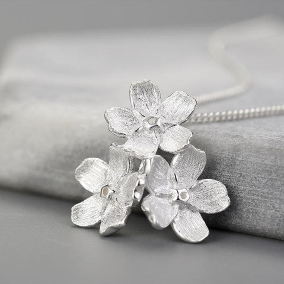 Forget-Me-Not-Pendant-By-Yonandole_9