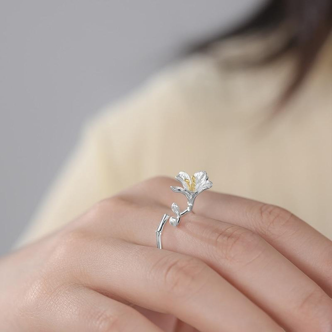 Freesia-Flower-Ring-By-Yonandole_4