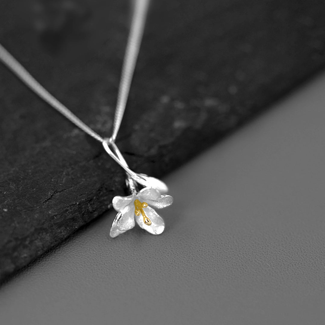 Freesia-Pendant-By-Yonandole_3