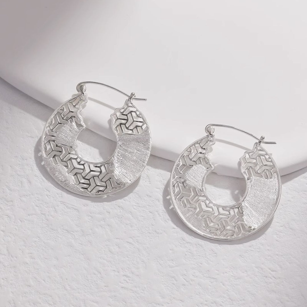 Hoops-With-Fragment-Pattern-By-Yonandole_2