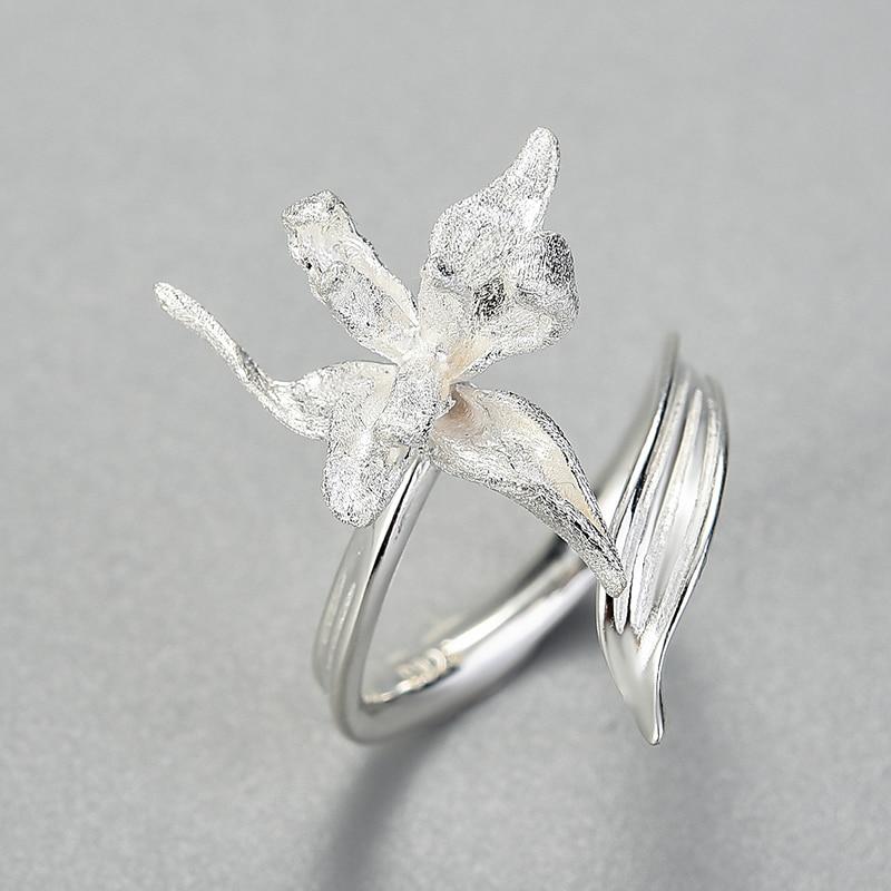 blanc iris 2finger ring Niessing Iris - Oval- N171292 — Mockingbird