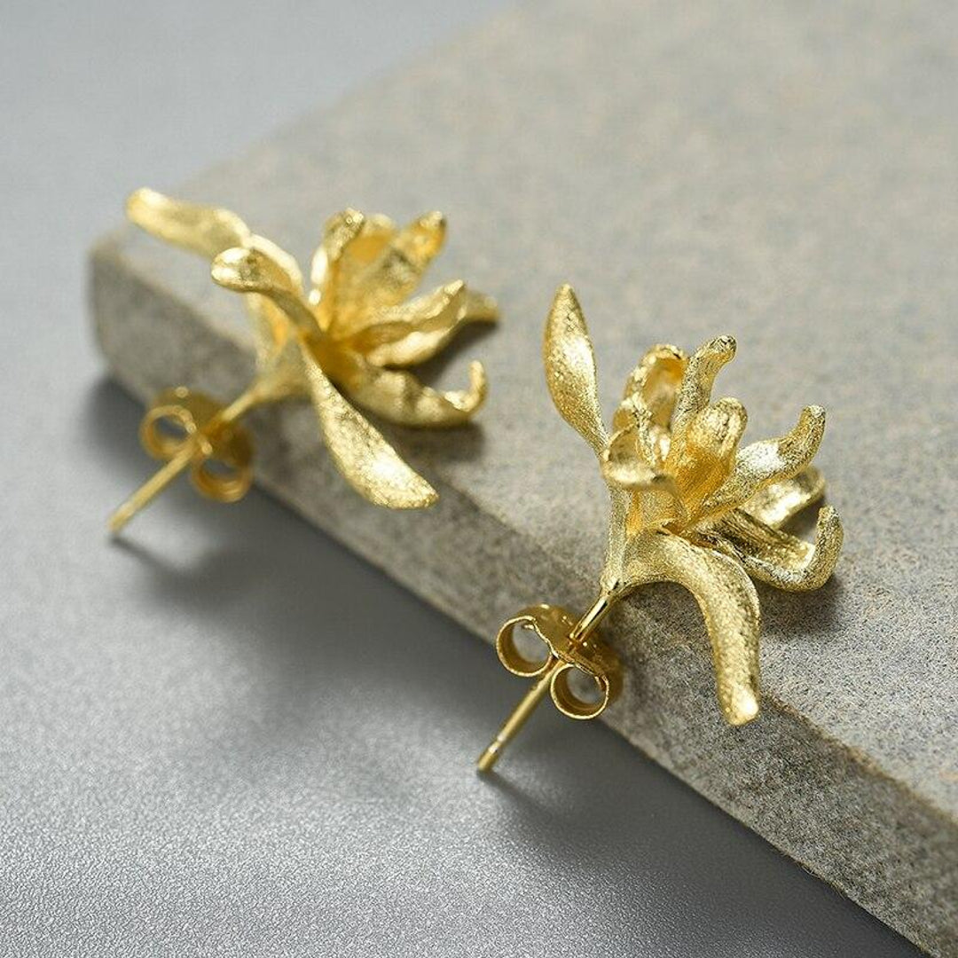 Iris-Flower-Stud-Earrings_3