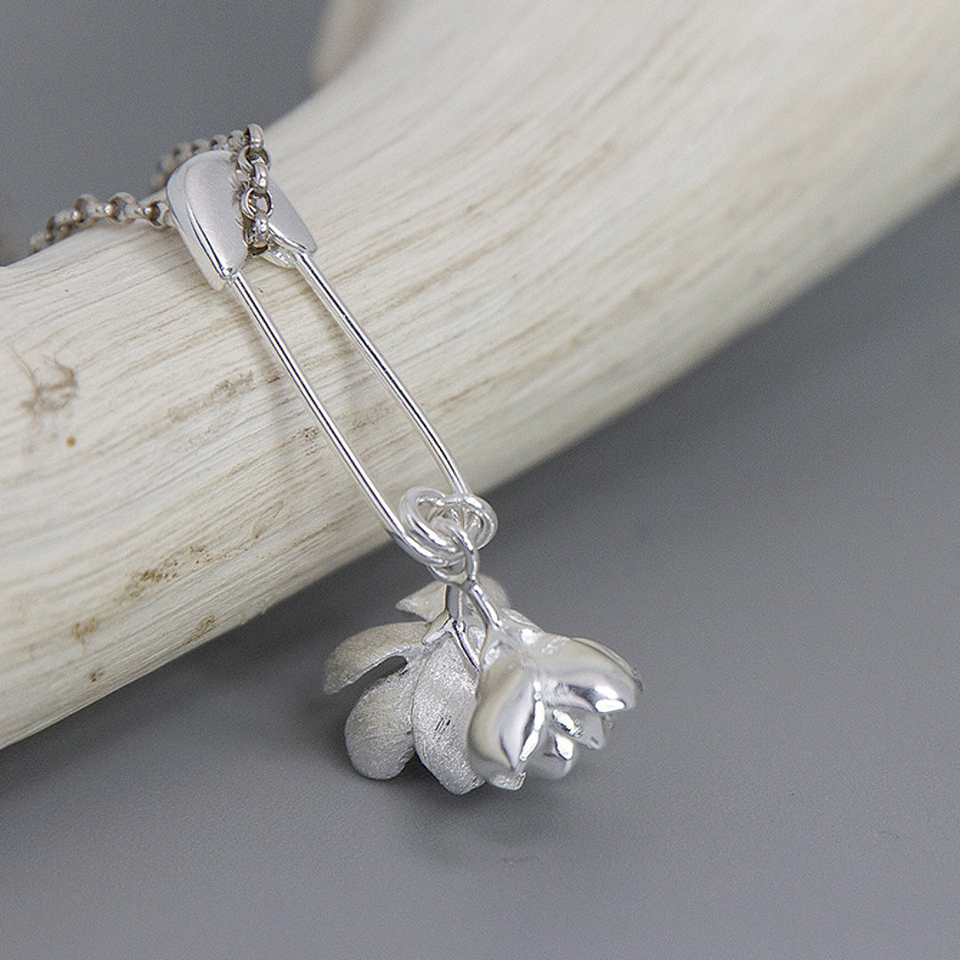Jasmine-Flower-Pendant-By-Yonandole_6